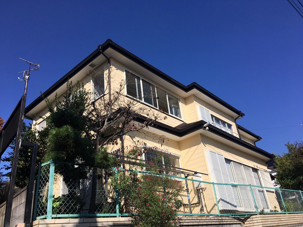 千葉県松戸市T様邸 外壁塗装・屋根カバー工事が完成しました！