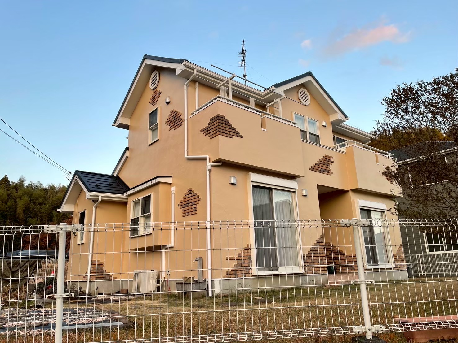 <span class="title">印旛郡H様邸、屋根、外壁塗装工事が完成しました！</span>